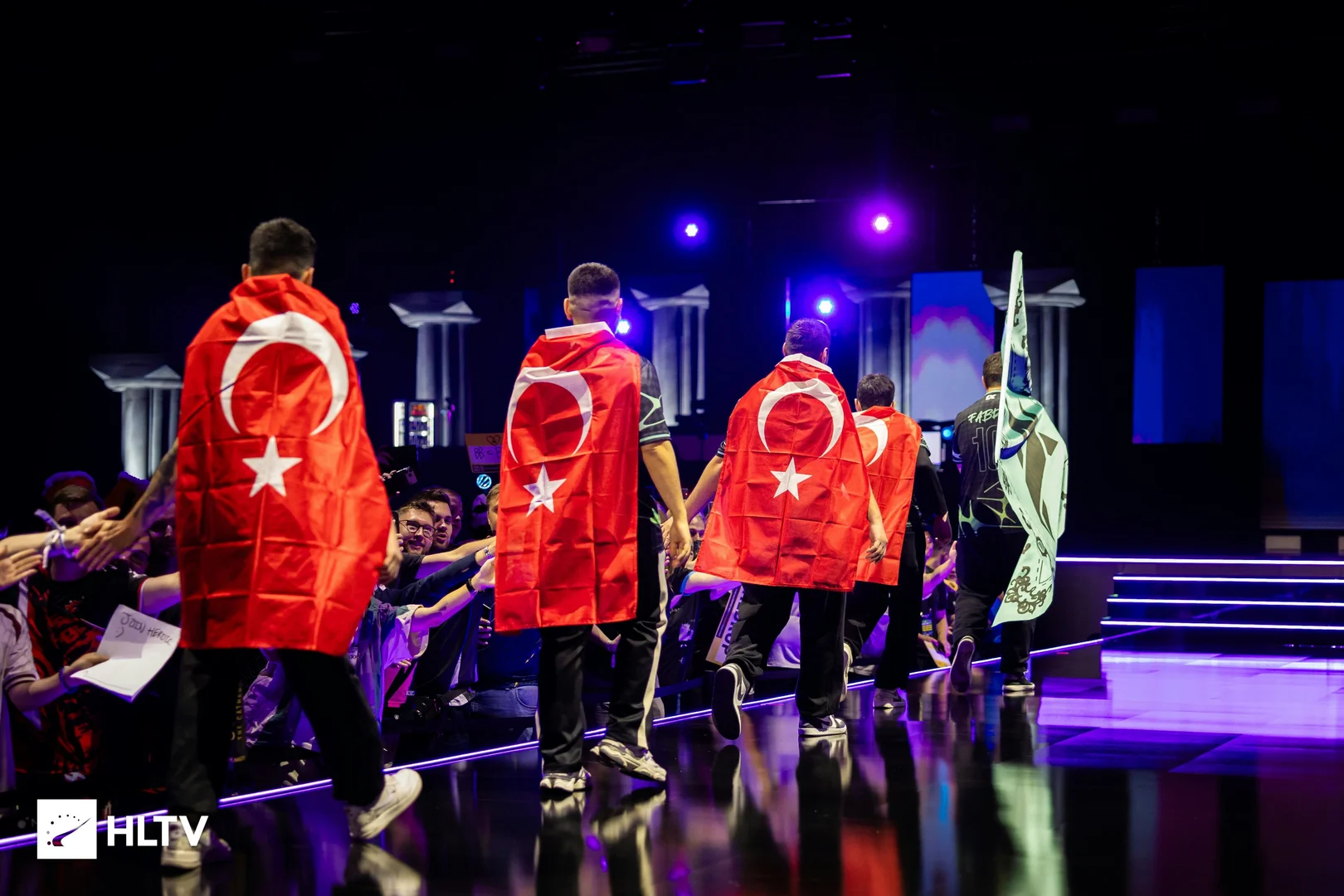 TEMSİLCİMİZ AURORA YARI FİNALDE FURİA İLE KARŞILAŞACAK